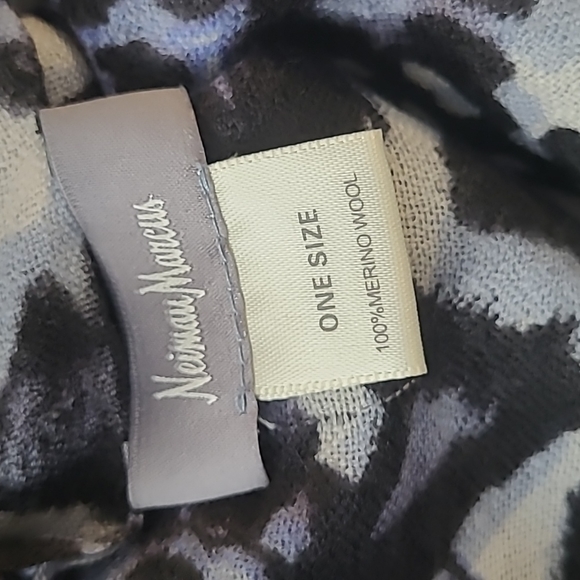 Neiman Marcus Merino Wool Scarf - Picture 5 of 10